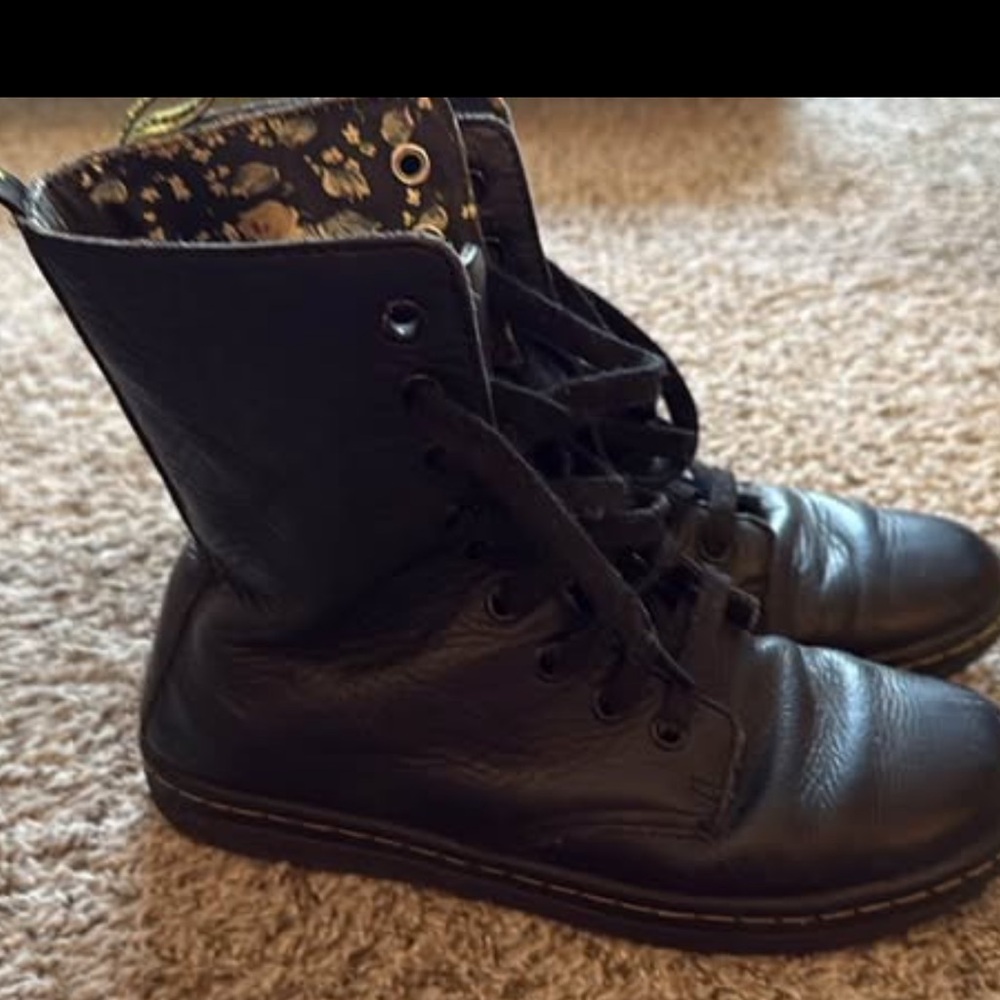 Dr. Martens Black Floral Lined leather Combat Boots - Picture 2 of 4